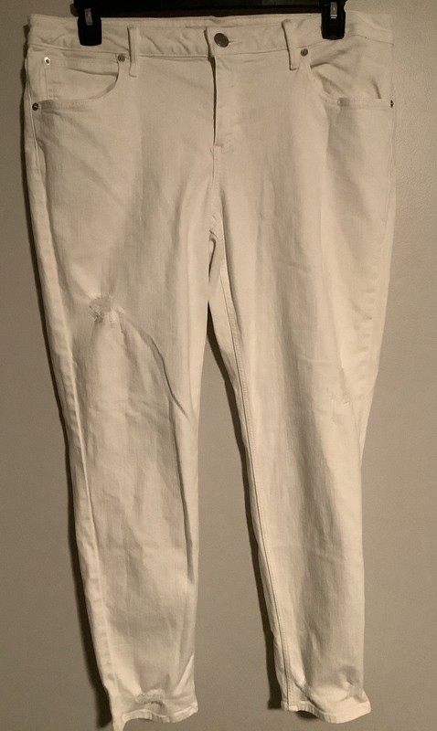 MAURICES Jeans – White – Size 33 R Regular – Measures 36 X 29