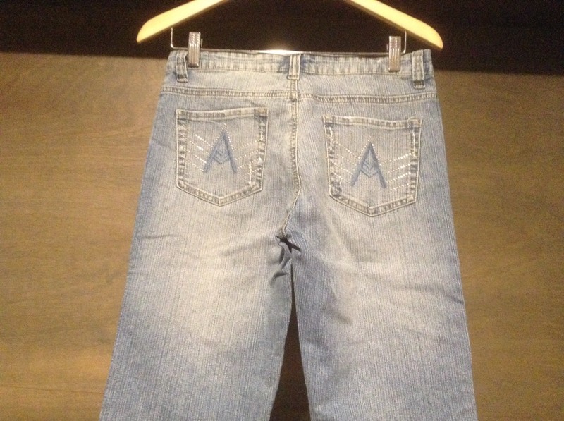 California Krush Jeans Stretch JUNIORS SIZE 9 INSEAM IS 30 INCHES DISTRESSED gallery
