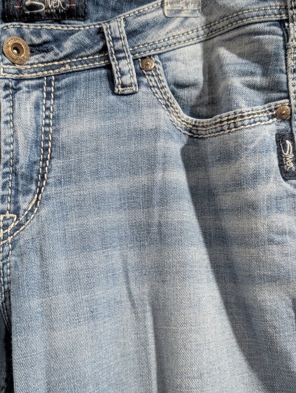 Silver Jeans Co. Womens Suki Capri Jeans Size 14 Light Wash Blue Denim 5-Pocket gallery
