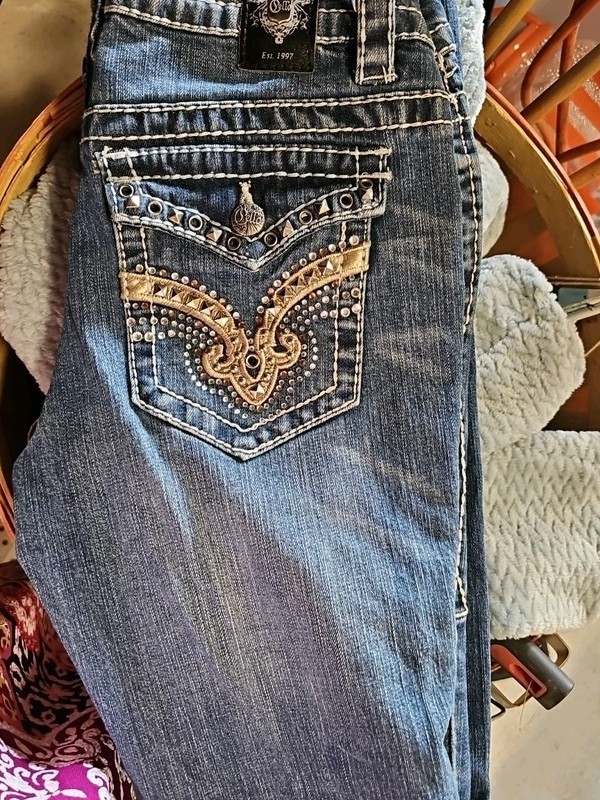CELLO Med Wash Boot Cut Flap Pockets Eyelets Gems Studs Women's Jeans Size 7