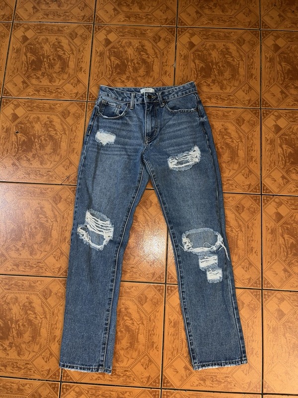 FOREVER 21 Blue Distressed Straight Denim Jeans Women Button Zip 5-Pocket Solid