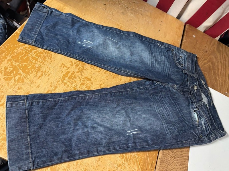 Madison Capri Low-rise distressed denim Jeans Womens 3/4 Inseam 21″ Whiskered