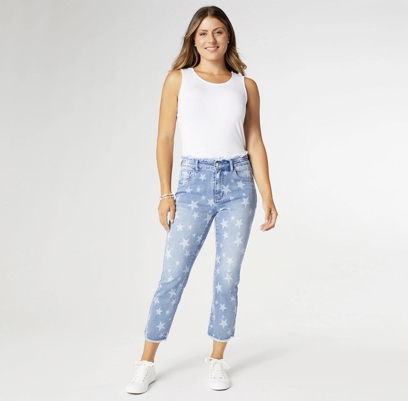 Coco+Carmen EverStretch Star Print Capri With Fringe – Light Denim, Size Medium