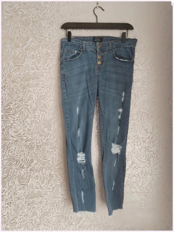 Select Mid Rise Skinny Distressed Jeans with Gold Buttons Size 10