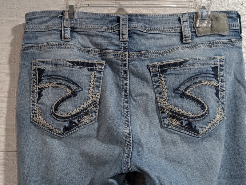 Silver Jeans Co. Womens Suki Capri Jeans Size 14 Light Wash Blue Denim 5-Pocket
