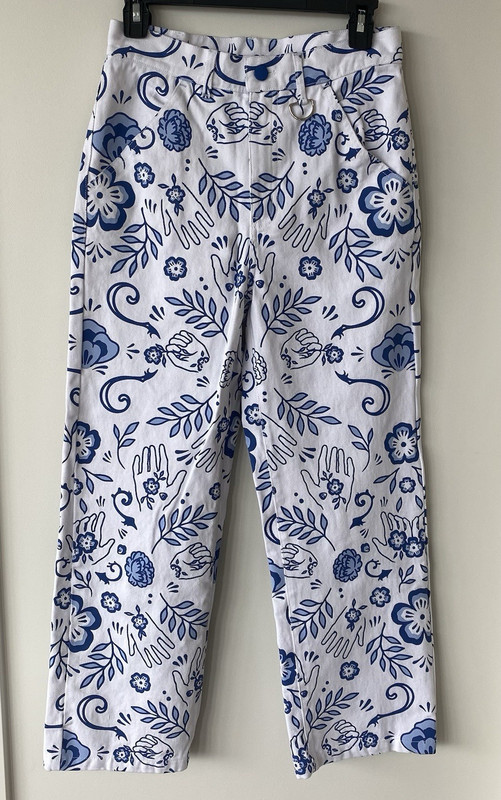 Steady Hands Women’s White/Blue Statement Print Jeans. Size 26. 100% Cotton.
