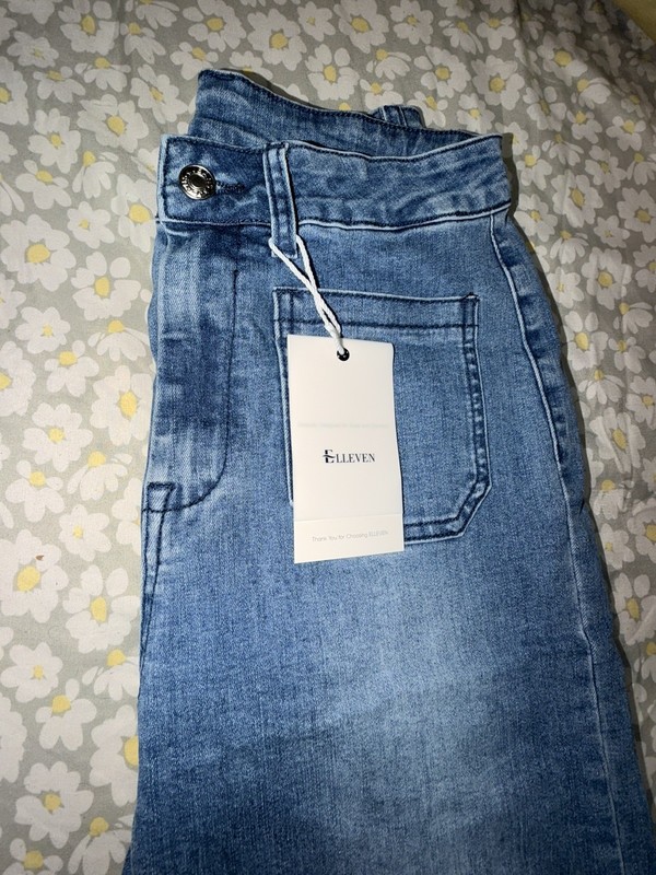 Elleven Light Wash Patch Pocket Wide-Leg Jeans - Size 8 gallery