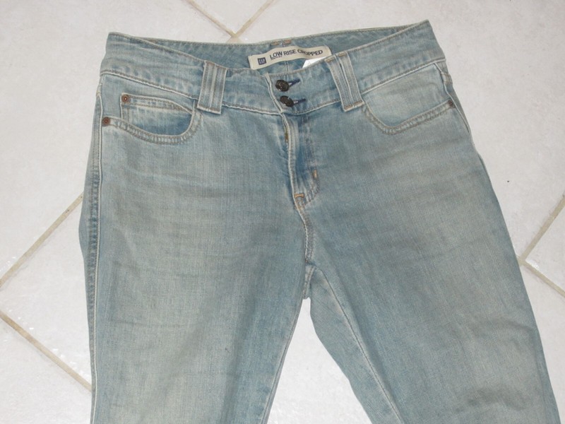 LADYS LOW RISE CROPPED JEANS SIZE 6 98 COTTON 2 SPANDEX WAIST 30 INSEAM 24