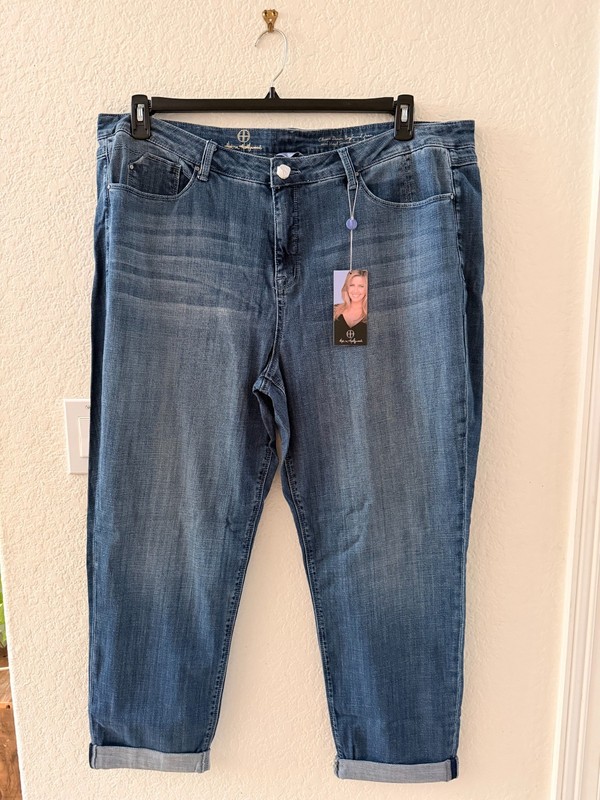 Women’s Jeans, NWT, Hot in Hollywood, Classic Boyfriend Jeans, Size 22W
