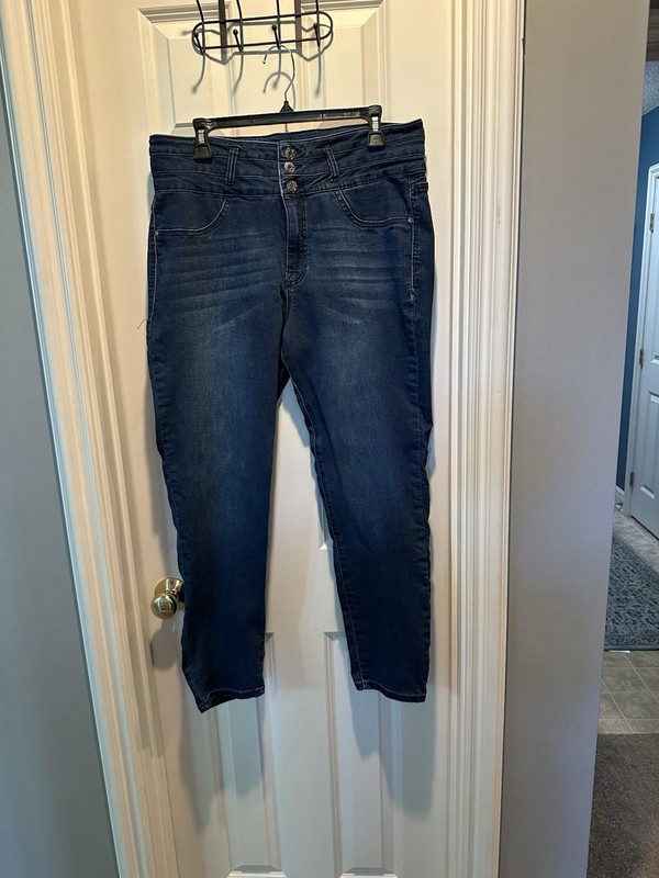 Angel Jeans Women Size 18 Dark Wash with Pockets Bootcut Denim