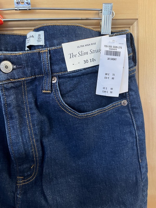 Dark Wash Ultra High-Rise 90s Slim Straight Leg Jeans Size 30 NWT Women’s Jeans