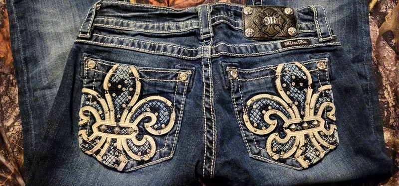 Miss Me Women’s Bootcut Jeans Blue Medium Wash Fleur de Lis Rhinestone 5-Pocket