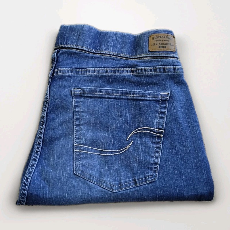 Levi Strauss Signature Gold Totally Shaping Skinny Jean Womens 16M (Inseam 28in)