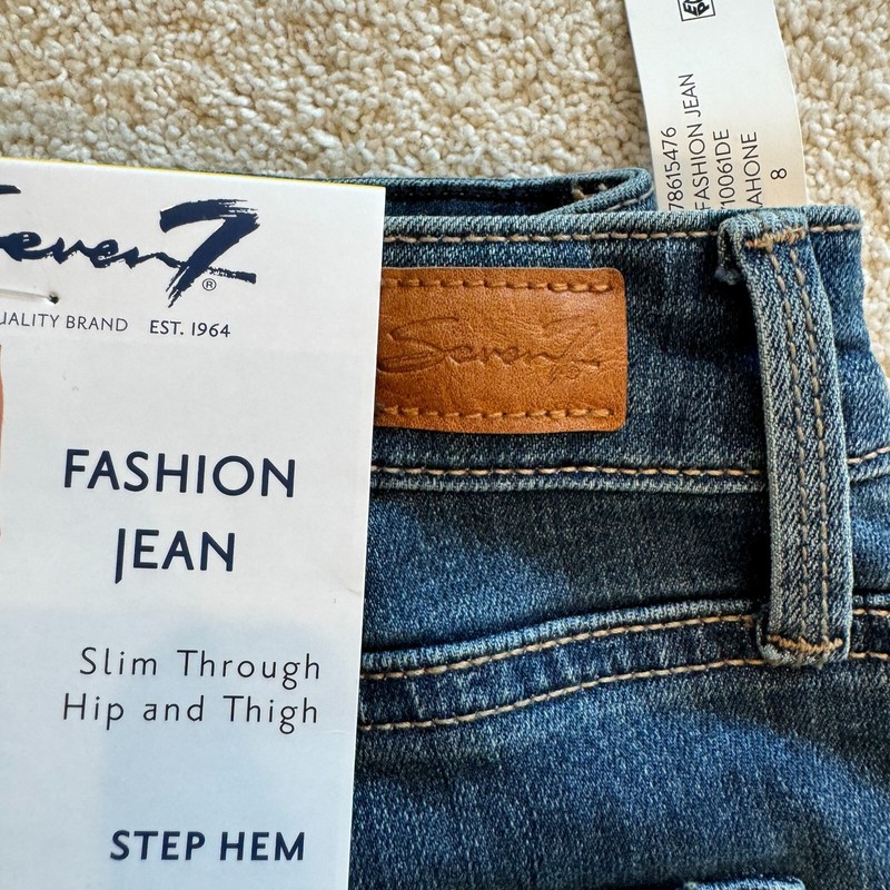 Seven7 Ladies High-Rise Step Hem Cropped Fashion Jean Size 8 gallery