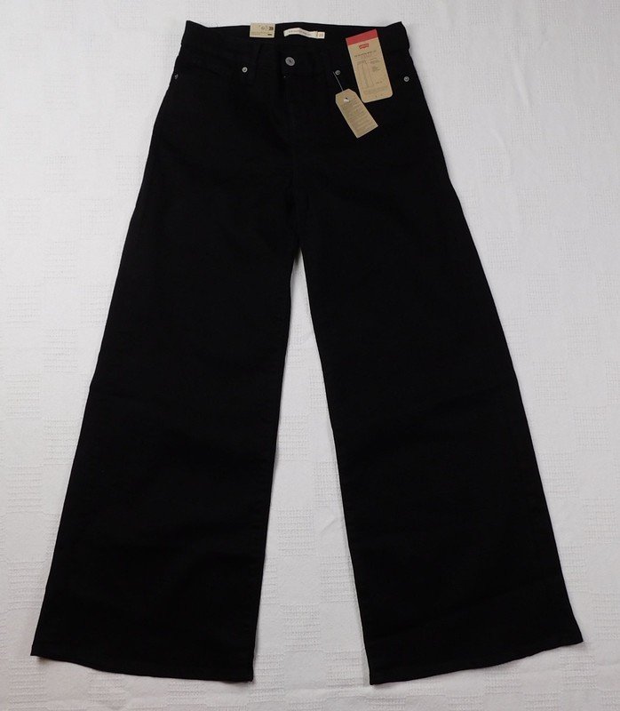 NWT LEVI’S 318 Shaping Wide Leg Women’s Jeans Soft Black NEW 29×30 Business Work