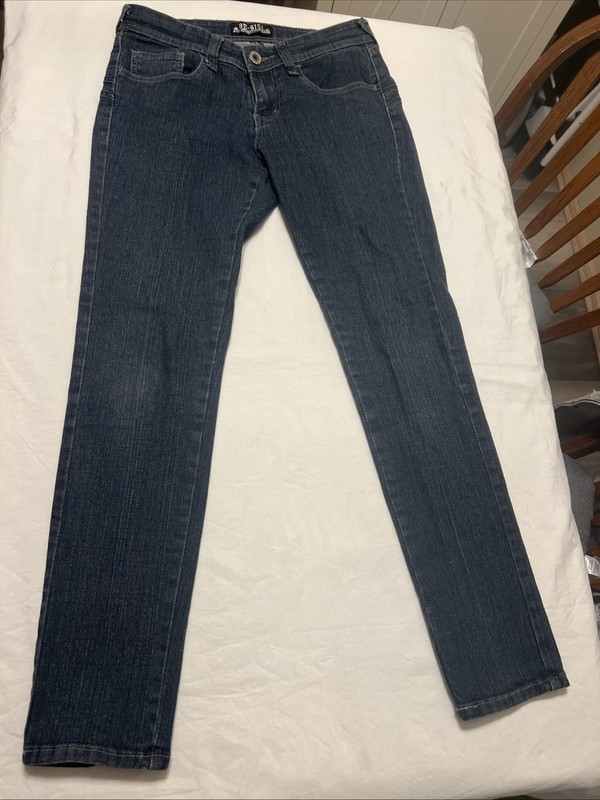 BE GIRL Butt Lifter Sz 7/8 Dark Blue Jeans With Extra Stitching On Pockets
