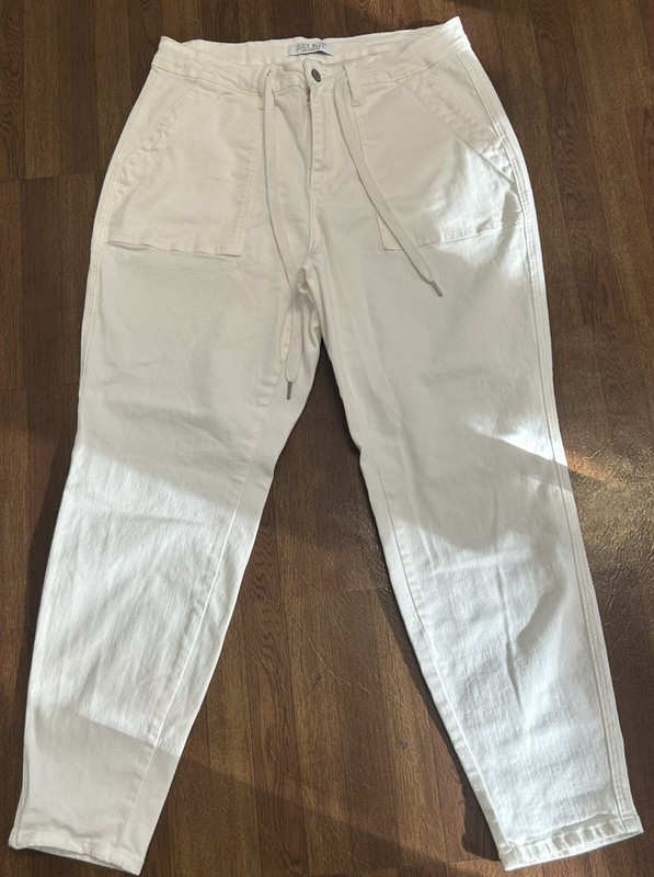 Women’s Judy Blue White Ankle Cropped Pants ,Size 14 Drawstring button zip
