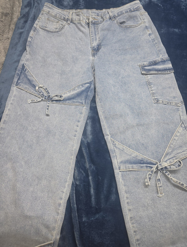 Women’s Light Blue Denim Bootcut Jeans Bow Accents Cargo Pockets 5-Pocket Solid