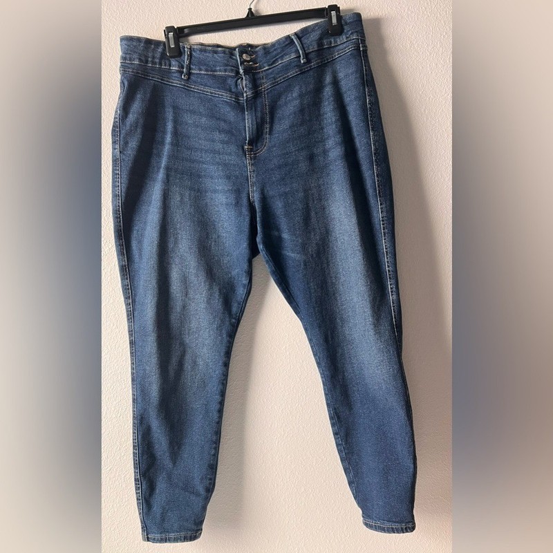 Forever 21 Women’s Comfortable Fitted Jeans, Color blue, Size 18, NWOT