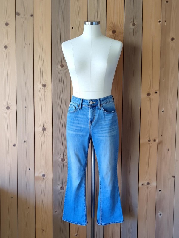 LEVI’S Denizen Women’s Blue Jeans Mid Rise Bootcut Stretch size 29 x 32