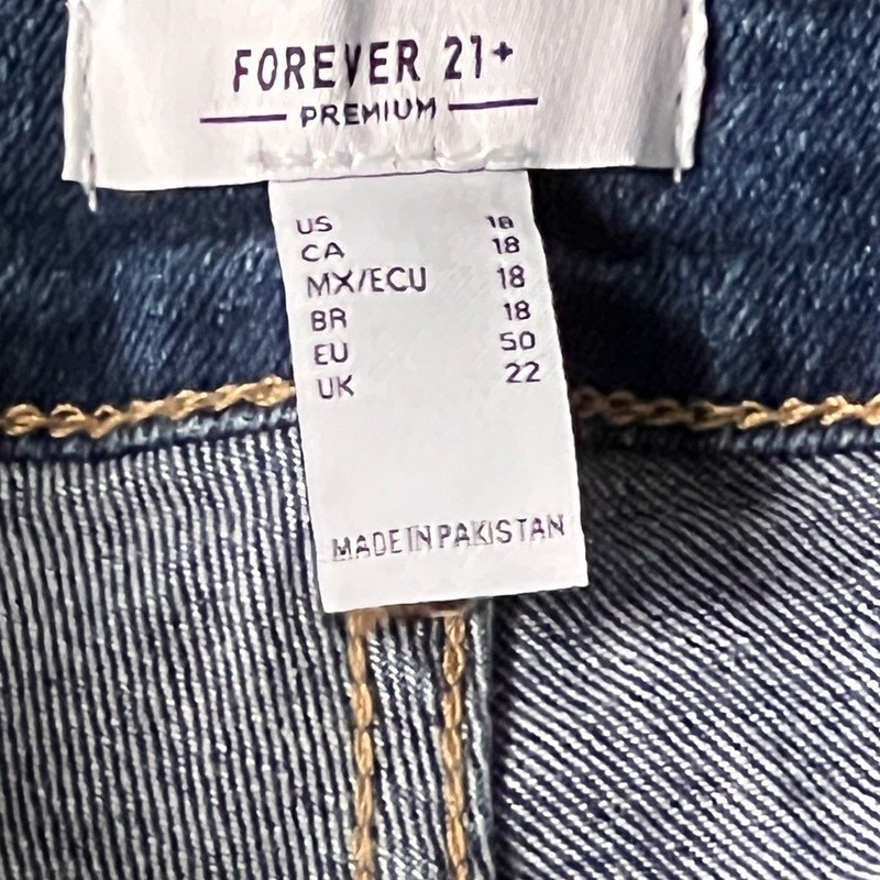 Forever 21 Women's Comfortable Fitted Jeans, Color blue, Size 18, NWOT gallery